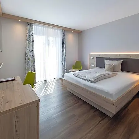 Hotel Hopp Garni 3*